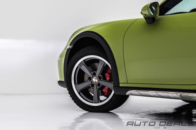 Новый Porsche 911 Dakar VIII (992), 3.0 л, 2024 в Дубае от AUTO DEALS Зеленый цвет. Европейская | AUTO.AE