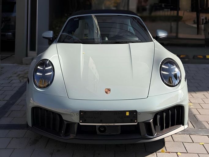 مستعملة Porsche 911 Carrera 4 GTS ثامناً (992), 3.0 l, 2026 في في دبي من Fair Import، اللون رمادي. المواصفات الكورية | AUTO.AE