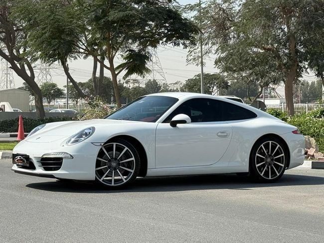 مستعملة Porsche 911 Carrera سابعاً (991), 3.4 l, 2013 في في دبي من Chiron Used Cars، اللون أبيض. مواصفات الخليج | AUTO.AE