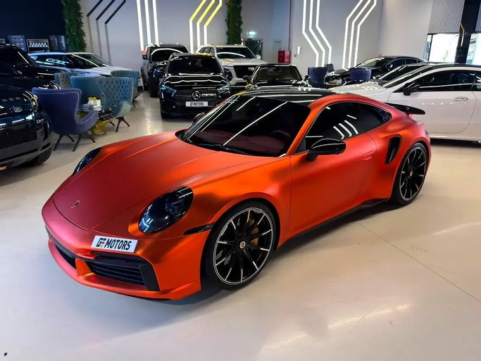 مستعملة ⁦Porsche 911 Turbo S ثامناً (992)، 3.7 l، 2022⁩ في في الإمارات, دبي من GE Motors، اللون برتقالي. المواصفات الأوروبية | AUTO.AE | إعلان #295406