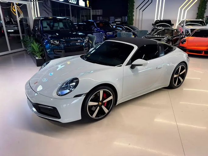 مستعملة ⁦Porsche 911 4S ثامناً (992)، 3.0 l، 2022⁩ في في الإمارات, دبي من GE Motors، اللون أبيض. المواصفات الأوروبية | AUTO.AE | إعلان #295429