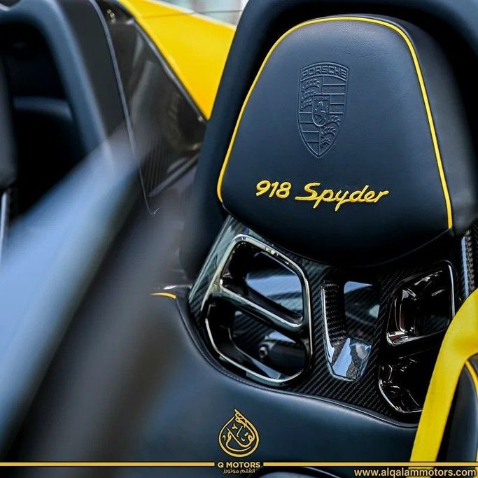 Подержанный Porsche 918 Spyder, 4.6 л, 2015 в Дубае от Q Motors Желтый цвет. Европейская | AUTO.AE