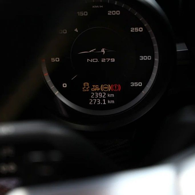 Подержанный Porsche 918 Spyder, 4.6 л, 2015 в Дубае от Q Motors Желтый цвет. Европейская | AUTO.AE