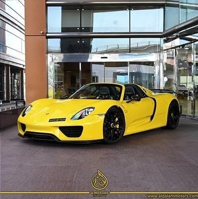 Подержанный Porsche 918 Spyder, 4.6 л, 2015 в Дубае от Q Motors Желтый цвет. Европейская | AUTO.AE