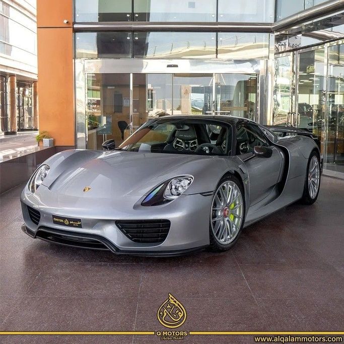Подержанный Porsche 918 Spyder, 4.6 л, 2015 в Дубае от Q Motors Серый цвет. Европейская | AUTO.AE