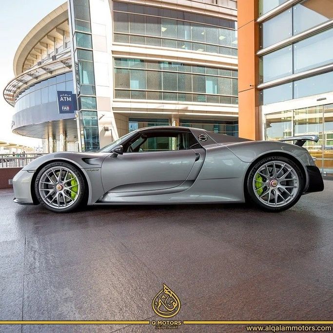Подержанный Porsche 918 Spyder, 4.6 л, 2015 в Дубае от Q Motors Серый цвет. Европейская | AUTO.AE
