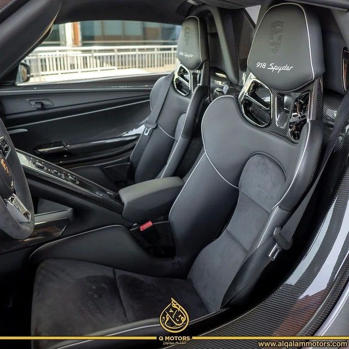 Подержанный Porsche 918 Spyder, 4.6 л, 2015 в Дубае от Q Motors Серый цвет. Европейская | AUTO.AE