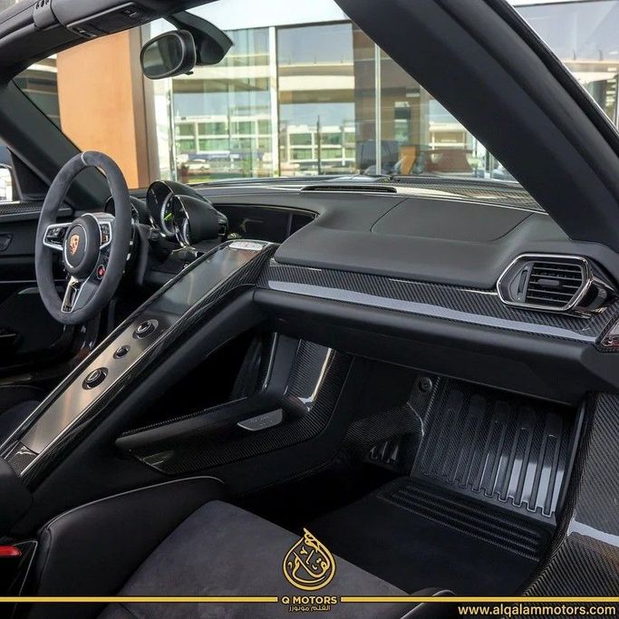 Подержанный Porsche 918 Spyder, 4.6 л, 2015 в Дубае от Q Motors Серый цвет. Европейская | AUTO.AE