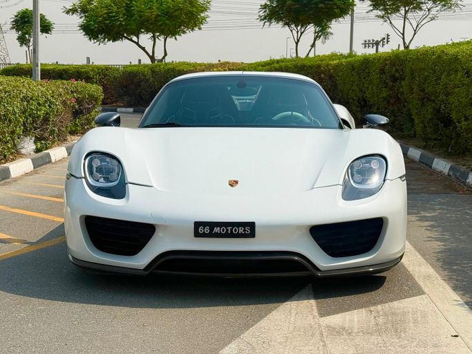 Подержанный Porsche 918 Spyder Black Badge, 4.6 л, 2015 в ОАЭ, Дубай от 66 Motors Белый цвет. GCC | AUTO.AE | Объявление #274234