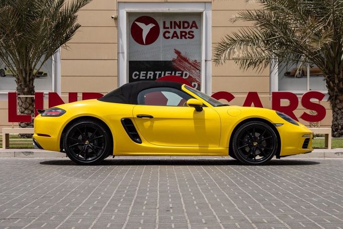 Used Porsche 718 Boxster IV 718 (982), 2.0 l, 2020 in Dubai by Linda Cars, Yellow color. GCC Specs | AUTO.AE