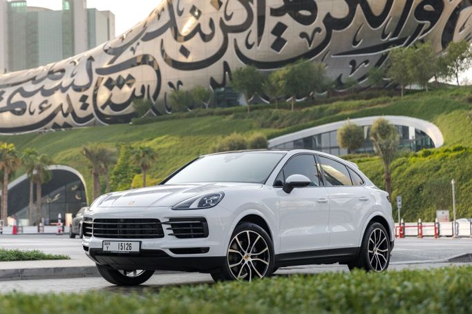 Porsche Cayenne Coupé III Рестайлинг, 2023 внедорожник 5 дв.  класса в Дубае от Uptown Rent A Car LLC белый цвет | AUTO.AE
