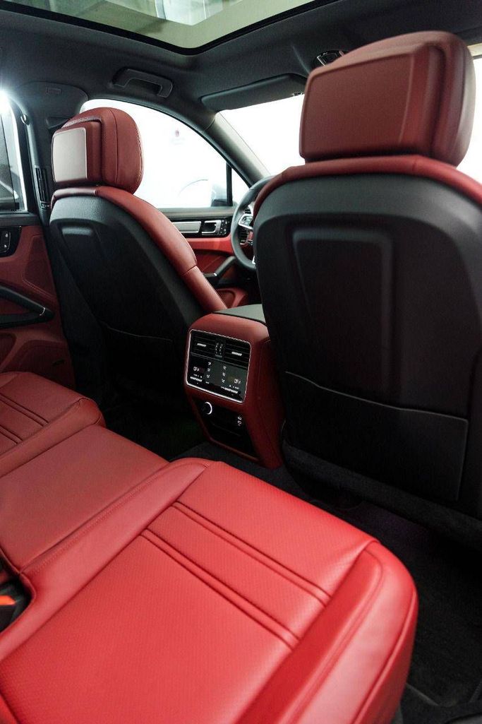 Porsche Cayenne Coupé III Рестайлинг, 2023 внедорожник 5 дв.  класса в Дубае от Uptown Rent A Car LLC белый цвет | AUTO.AE