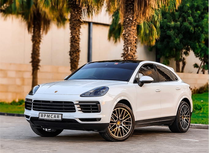 Porsche Cayenne Coupé ثالثاً, 2022 رجال الأعمال دفع رباعي 5 أبواب للتأجير في في دبي من RPM Car Rental، اللون أبيض | AUTO.AE