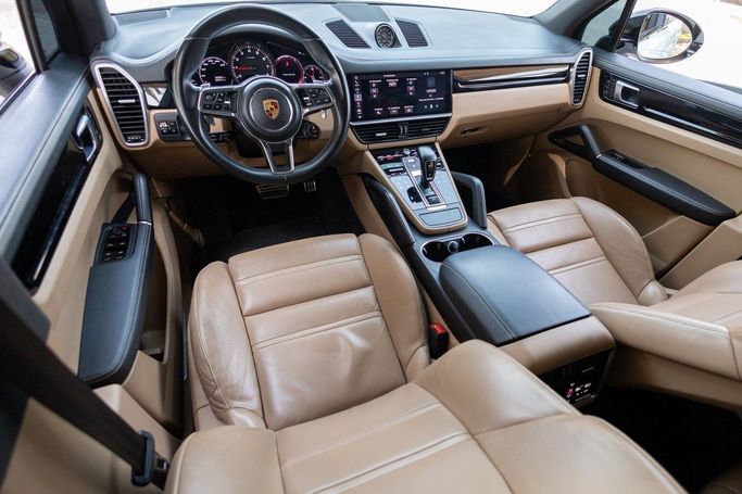 Подержанный Porsche Cayenne S III, 2.9 л, 2018 в Дубае от Linda Cars Белый цвет. GCC | AUTO.AE