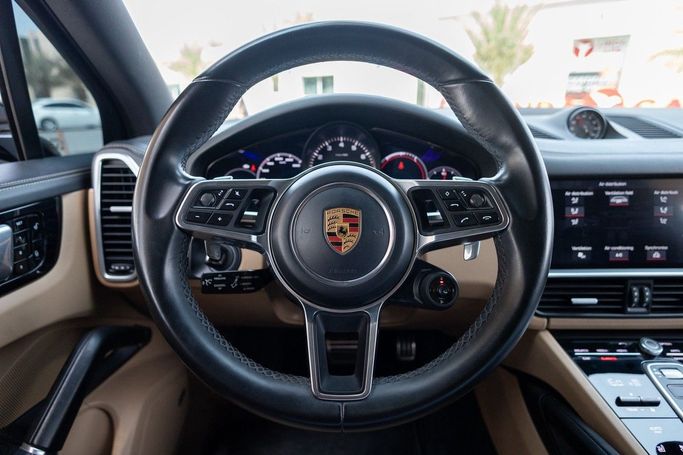 Подержанный Porsche Cayenne S III, 2.9 л, 2018 в Дубае от Linda Cars Белый цвет. GCC | AUTO.AE