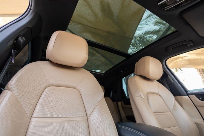 Подержанный Porsche Cayenne S III, 2.9 л, 2018 в Дубае от Linda Cars Белый цвет. GCC | AUTO.AE