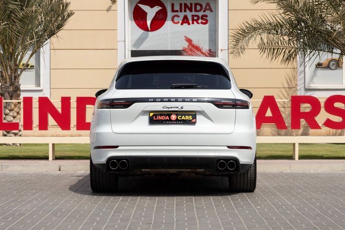 Подержанный Porsche Cayenne S III, 2.9 л, 2018 в Дубае от Linda Cars Белый цвет. GCC | AUTO.AE