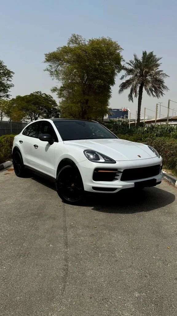 Подержанный Porsche Cayenne Coupé III, 3.0 л, 2022 в Дубае от Alta Class Motors Белый цвет. GCC | AUTO.AE