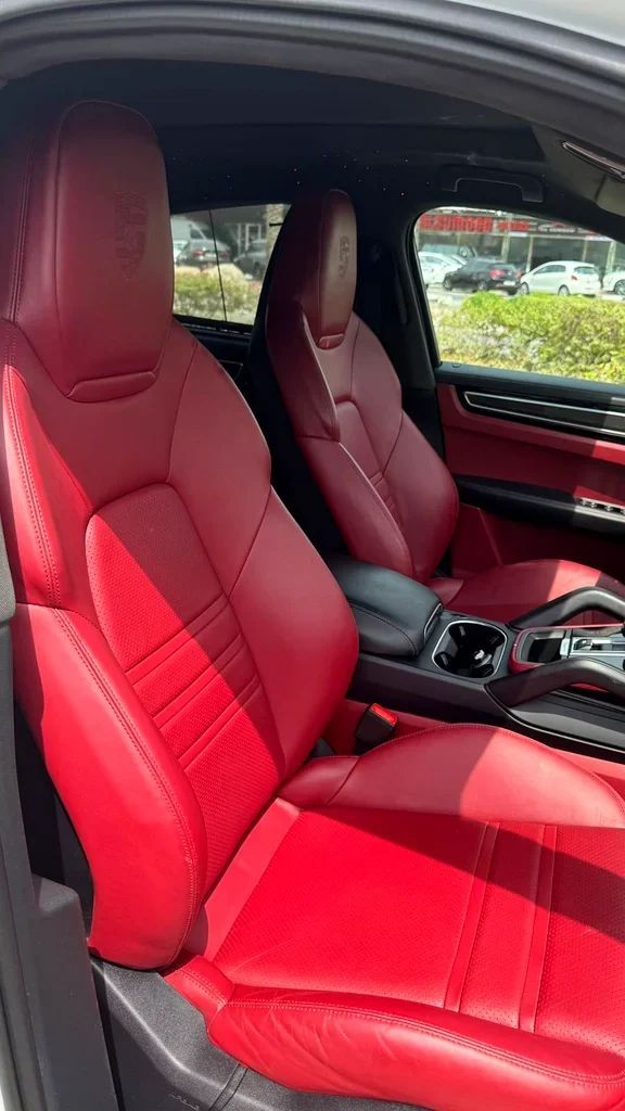 Подержанный Porsche Cayenne Coupé III, 3.0 л, 2022 в Дубае от Alta Class Motors Белый цвет. GCC | AUTO.AE