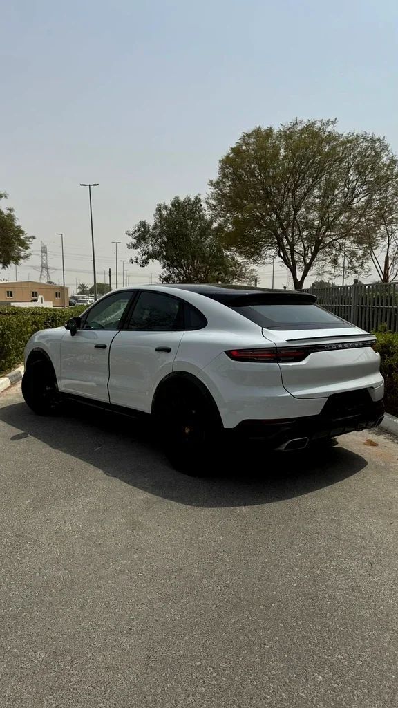 Подержанный Porsche Cayenne Coupé III, 3.0 л, 2022 в Дубае от Alta Class Motors Белый цвет. GCC | AUTO.AE