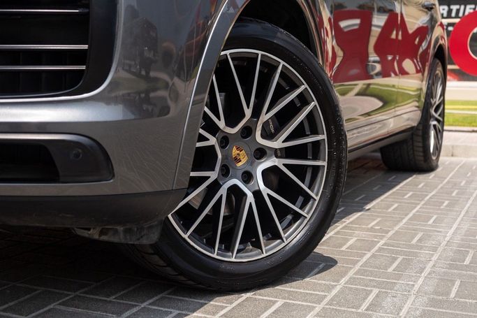 Used Porsche Cayenne III, 3.0 l, 2019 in Dubai by Linda Cars, Grey color. GCC Specs | AUTO.AE
