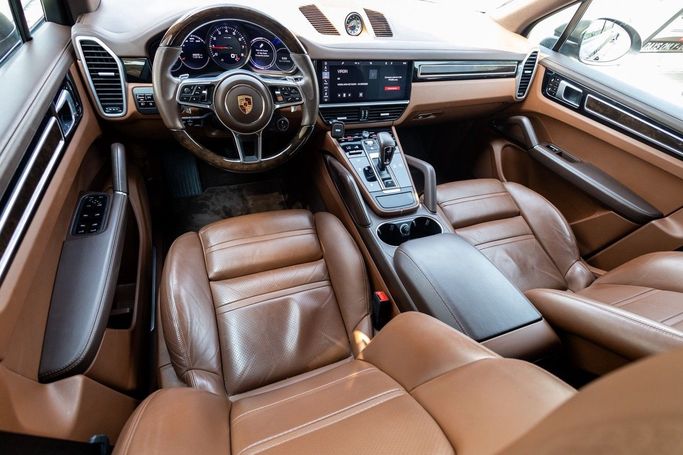 Used Porsche Cayenne III, 3.0 l, 2019 in Dubai by Linda Cars, Grey color. GCC Specs | AUTO.AE