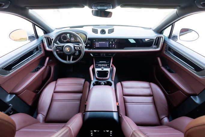 Подержанный Porsche Cayenne Coupé III Рестайлинг, 3.0 л, 2024 в Дубае от Linda Cars Белый цвет. GCC | AUTO.AE