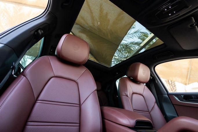 Подержанный Porsche Cayenne Coupé III Рестайлинг, 3.0 л, 2024 в Дубае от Linda Cars Белый цвет. GCC | AUTO.AE