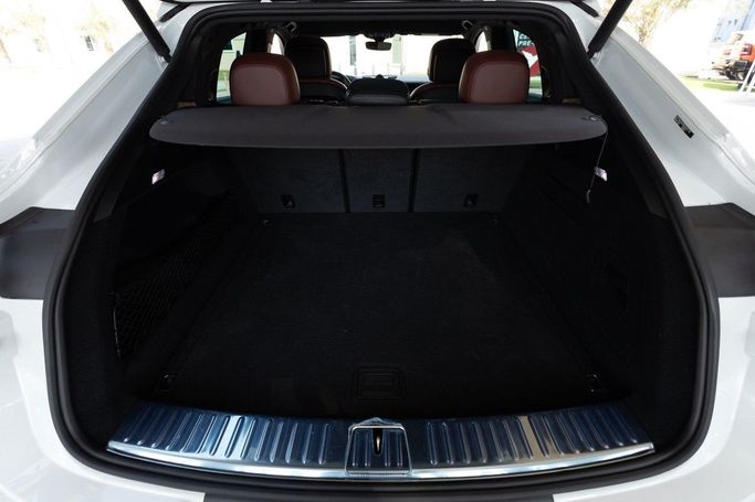 Подержанный Porsche Cayenne Coupé III Рестайлинг, 3.0 л, 2024 в Дубае от Linda Cars Белый цвет. GCC | AUTO.AE