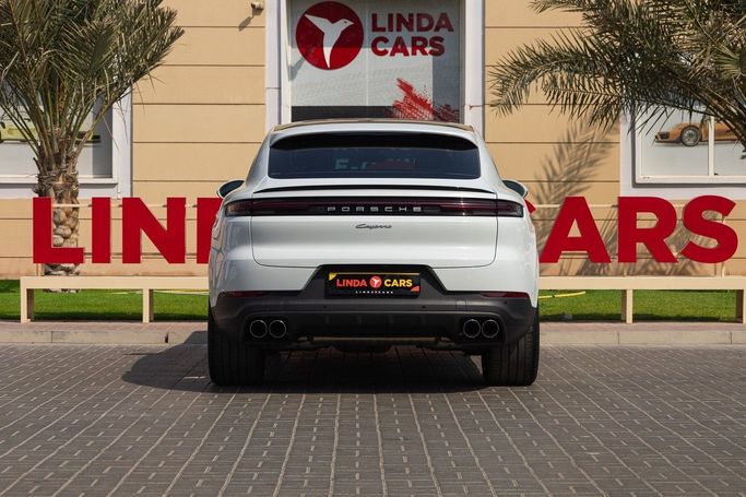 Подержанный Porsche Cayenne Coupé III Рестайлинг, 3.0 л, 2024 в Дубае от Linda Cars Белый цвет. GCC | AUTO.AE