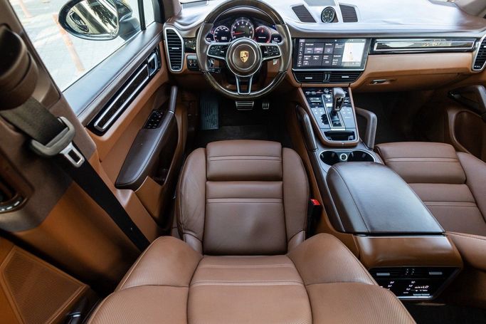 Подержанный Porsche Cayenne S III, 2.9 л, 2019 в Дубае от Linda Cars Черный цвет. GCC | AUTO.AE