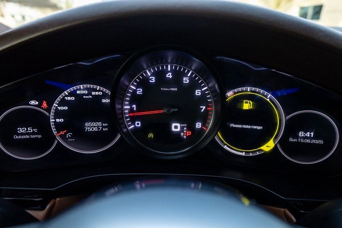 Подержанный Porsche Cayenne S III, 2.9 л, 2019 в Дубае от Linda Cars Черный цвет. GCC | AUTO.AE