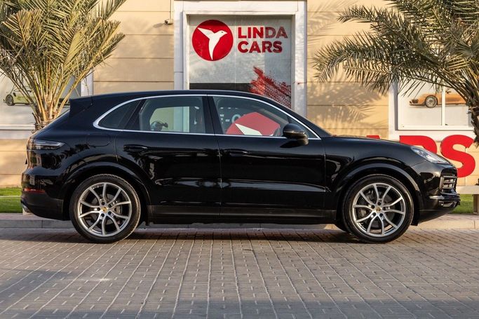 Подержанный Porsche Cayenne S III, 2.9 л, 2019 в Дубае от Linda Cars Черный цвет. GCC | AUTO.AE
