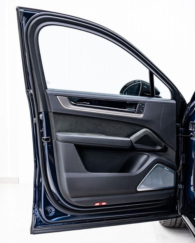 Подержанный Porsche Cayenne Turbo GT Coupé III Рестайлинг, 4.0 л, 2024 в Дубае от GCC Super Motors Тёмно-синий цвет. GCC | AUTO.AE