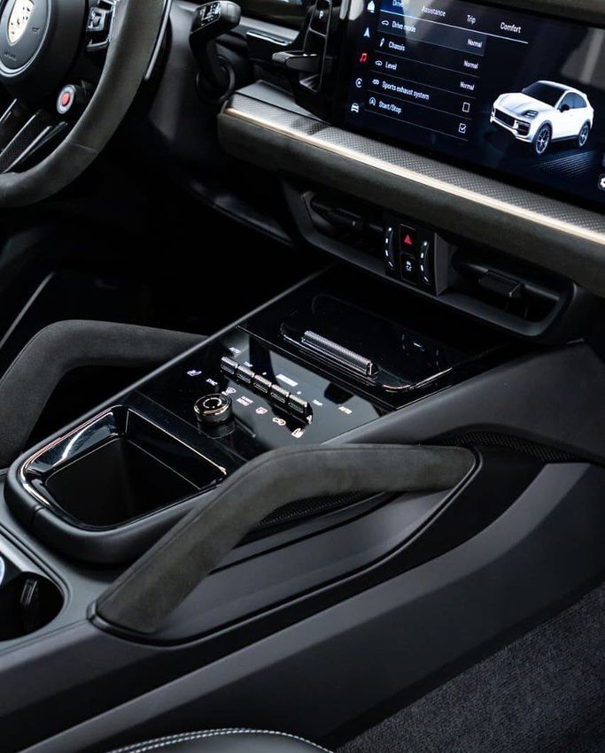 Подержанный Porsche Cayenne Turbo GT Coupé III Рестайлинг, 4.0 л, 2024 в Дубае от GCC Super Motors Тёмно-синий цвет. GCC | AUTO.AE