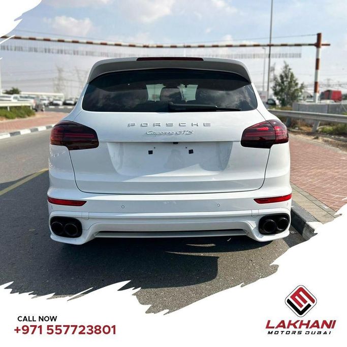 Подержанный Porsche Cayenne II Рестайлинг (958), 3.6 л, 2017 в Дубае от Lakhani Motors Белый цвет. Японская | AUTO.AE