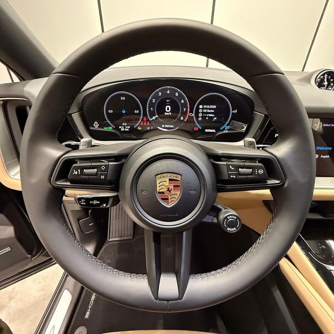 New Porsche Cayenne Coupé III Facelift, 3.0 l, 2025 in Dubai by AAA Motors, Black color. GCC Specs | AUTO.AE