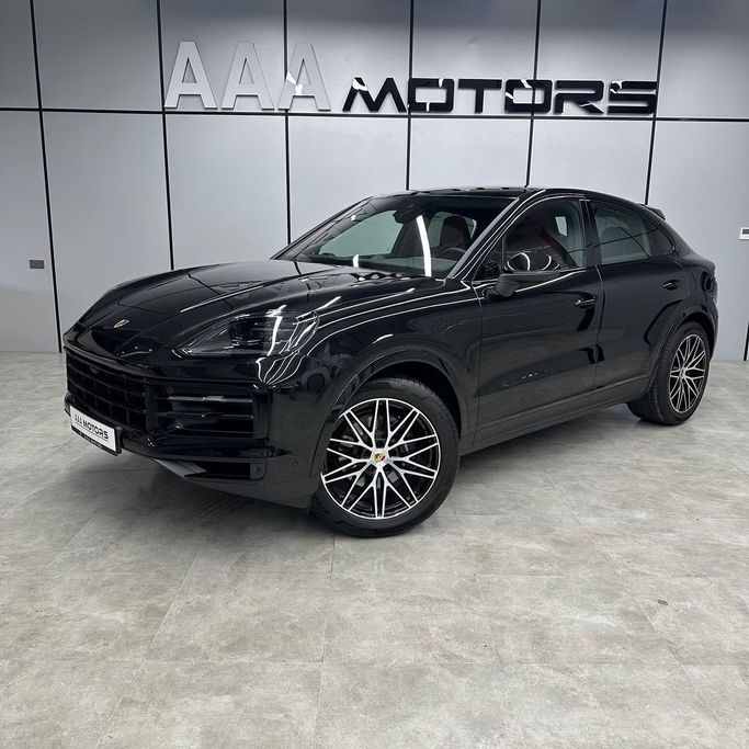 جديدة Porsche Cayenne Coupé ثالثاً شد الوجه, 3.0 l, 2025 في في دبي من AAA Motors، اللون أسود. مواصفات الخليج | AUTO.AE
