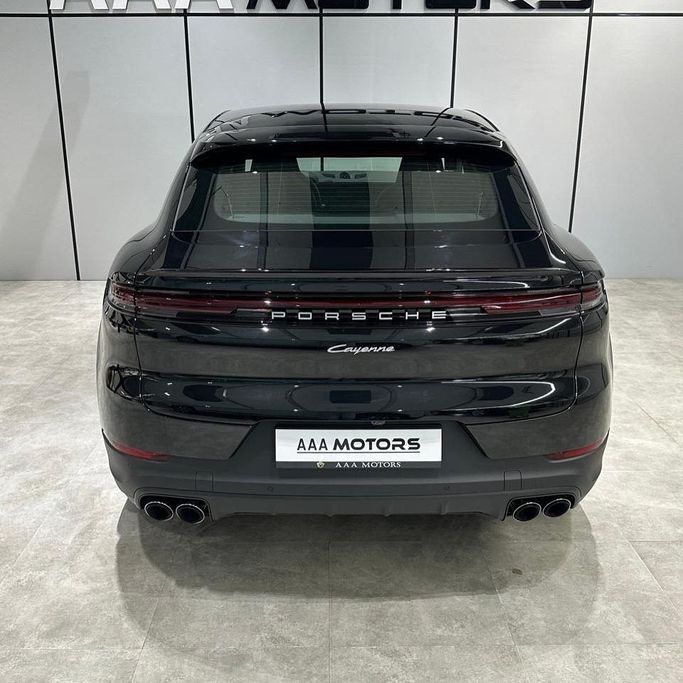 جديدة Porsche Cayenne Coupé ثالثاً شد الوجه, 3.0 l, 2025 في في دبي من AAA Motors، اللون أسود. مواصفات الخليج | AUTO.AE