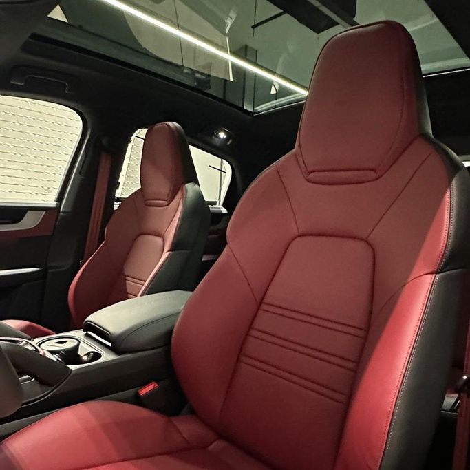 جديدة Porsche Cayenne Coupé ثالثاً شد الوجه, 3.0 l, 2025 في في دبي من AAA Motors، اللون أسود. مواصفات الخليج | AUTO.AE