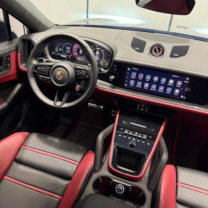 مستعملة Porsche Cayenne Turbo GT Coupé ثالثاً شد الوجه, 4.0 l, 2024 في في دبي من AAA Motors، اللون أسود. مواصفات الخليج | AUTO.AE