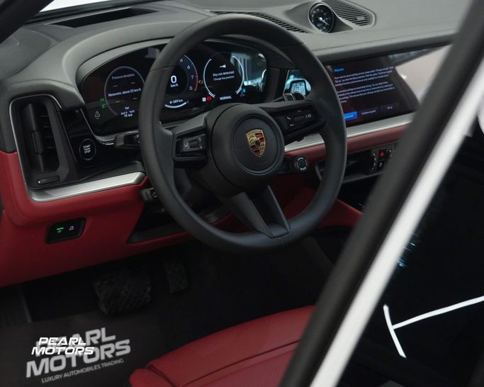 Новый Porsche Cayenne Coupé III Рестайлинг, 3.0 л, 2024 в Дубае от Pearl Motors Белый цвет. GCC | AUTO.AE