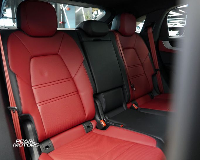 Новый Porsche Cayenne Coupé III Рестайлинг, 3.0 л, 2024 в Дубае от Pearl Motors Белый цвет. GCC | AUTO.AE