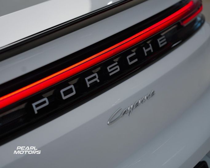 Новый Porsche Cayenne Coupé III Рестайлинг, 3.0 л, 2024 в Дубае от Pearl Motors Белый цвет. GCC | AUTO.AE