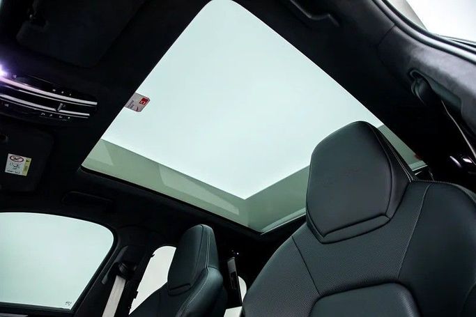 Подержанный Porsche Cayenne Turbo III, 4.0 л, 2022 в Дубае от Maestro Motors Белый цвет. Европейская | AUTO.AE
