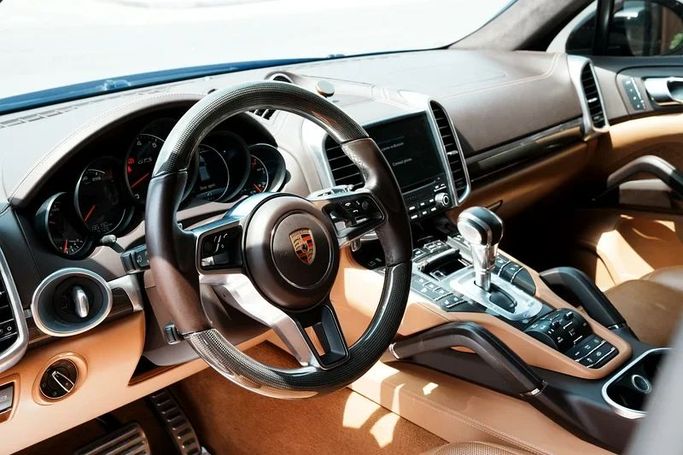 Подержанный Porsche Cayenne GTS II Рестайлинг (958), 3.6 л, 2017 в Дубае от 8 Ba Motors Другой цвет цвет. GCC | AUTO.AE