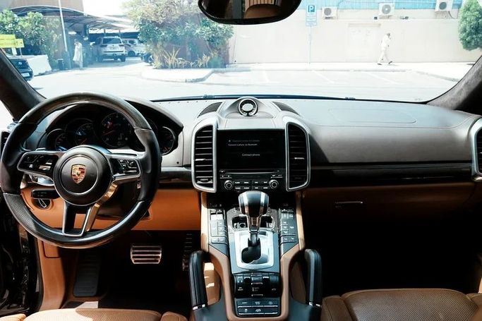 Подержанный Porsche Cayenne GTS II Рестайлинг (958), 3.6 л, 2017 в Дубае от 8 Ba Motors Другой цвет цвет. GCC | AUTO.AE