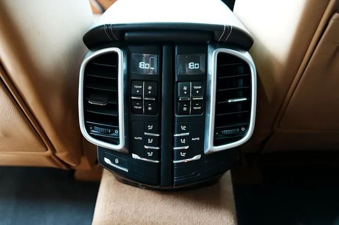 Подержанный Porsche Cayenne GTS II Рестайлинг (958), 3.6 л, 2017 в Дубае от 8 Ba Motors Другой цвет цвет. GCC | AUTO.AE