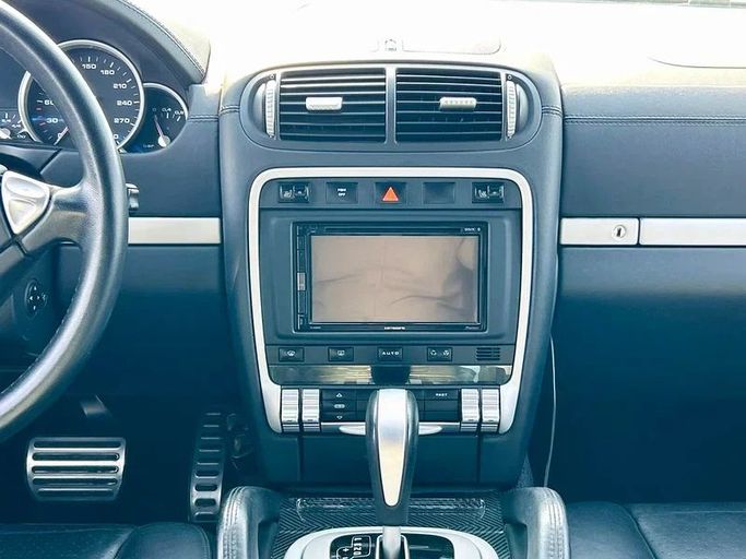 Подержанный Porsche Cayenne Turbo I Рестайлинг (957), 4.8 л, 2008 в Дубае от Mirza Automobile FZE Черный цвет. Японская | AUTO.AE