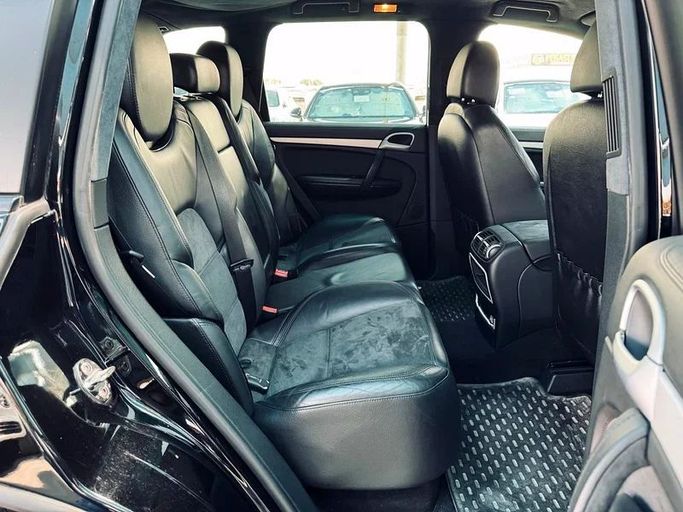 Подержанный Porsche Cayenne GTS I Рестайлинг (957), 4.8 л, 2009 в Дубае от Mirza Automobile FZE Черный цвет. Японская | AUTO.AE